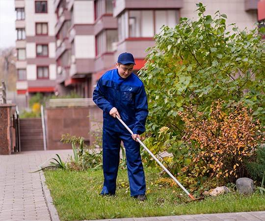 Уборка территории в Надыме и  Ямало-Ненецком автономном округе
